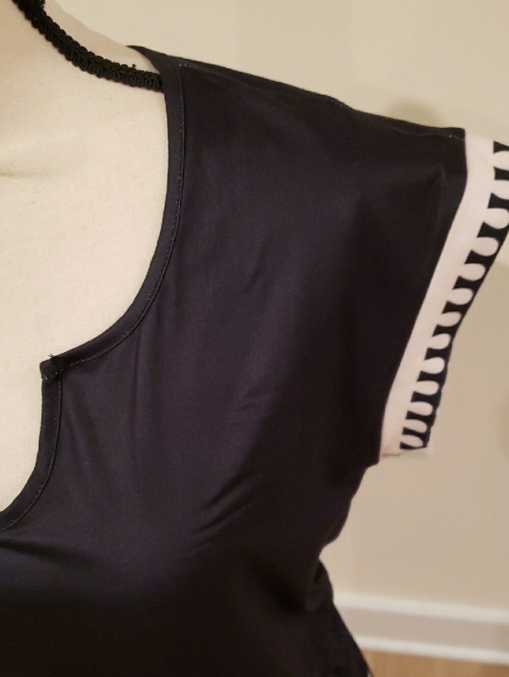 NEW Black and White Casual Drawstring Waist Dress - Picture 2 of 8